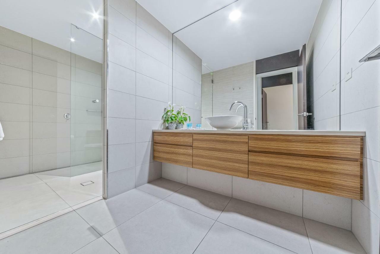 Executive On Whisper Bay - Cannonvale Airlie Beach Exterior photo